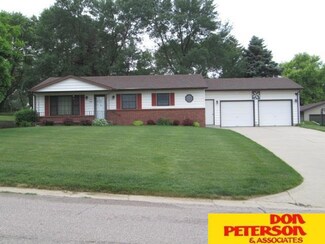 704 Oak St, Laurel, NE 68745