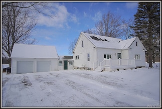 6182 Royalton Center Rd, Akron, NY 14001