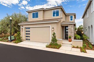 1106 Vanguard Way W, Madera, CA 93636