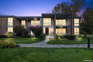 4041 W Maple Rd Unit 204, Bloomfield Hills, MI 48301