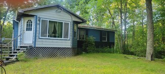 14 Meadow St, Rockport, ME 04856