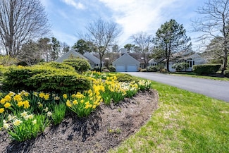 15 Beacon Ct Unit 229, Mashpee, MA 02649