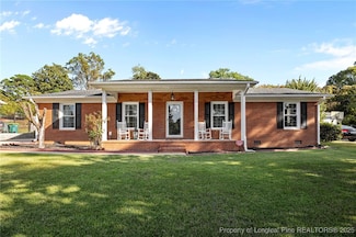 4950 Pinewood Dr, Hope Mills, NC 28348