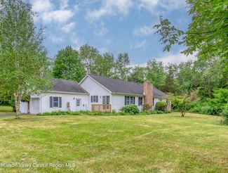 8 Enclave Manor Dr, New Paltz, NY 12561