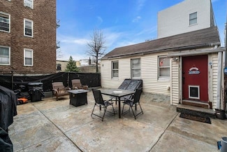 148 19th St, Union City, NJ 07087
