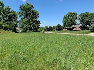 6157 High Valley Dr, White Lake, MI 48383