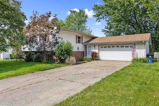 2129 Palmer Cir, Iowa City, IA 52240