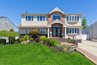3585 Centerview Ave, Wantagh, NY 11793