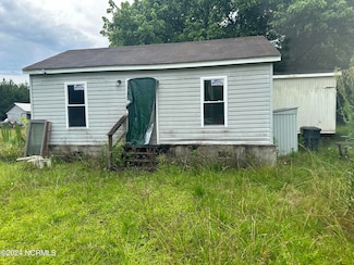 1414 Tom Sessions Rd, Whiteville, NC 28472