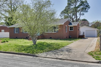 17 Briar Dr, Hampton, VA 23661