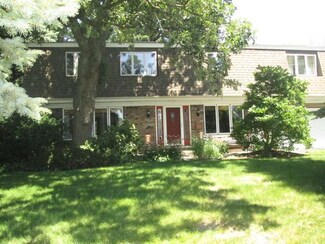 3012 71st St, Woodridge, IL 60517