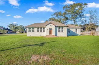 606 Davis St, Jennings, LA 70546