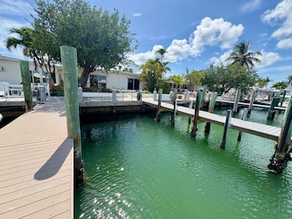 9 7th St, Key Colony Beach, FL 33051