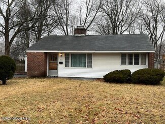 16 Puritan Dr, Schenectady, NY 12306