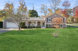 238 Thornridge Dr, Stamford, CT 06903