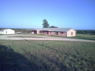 957 Frog Hollar Rd, Bowie, TX 76230