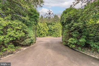 1035 Wright Dr, Huntingdon Valley, PA 19006