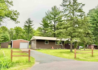 910 10th Ave, Hancock, WI 54943