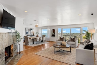 5720 Desert View Dr, La Jolla, CA 92037