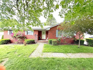 14 W Oakwood Way, New Castle, PA 16105
