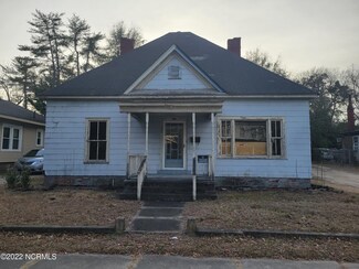411 Spring St, Hamlet, NC 28345