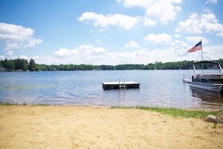 39 Holts Point Rd, Sandown, NH 03873