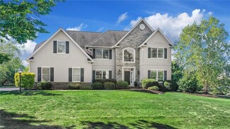 3310 N Bay Hill Dr, Center Valley, PA 18034