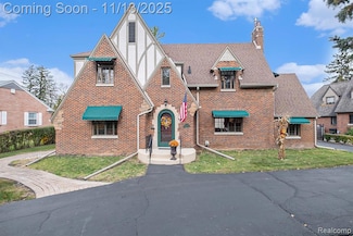 1725 Lincoln Dr, Flint, MI 48503