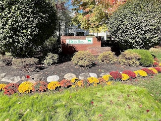 51 Deer Ct Dr, Middletown, NY 10940