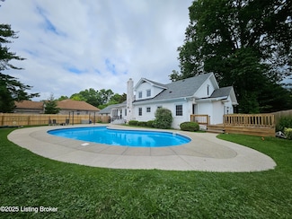 8412 Oxford Woods Ct, Louisville, KY 40222