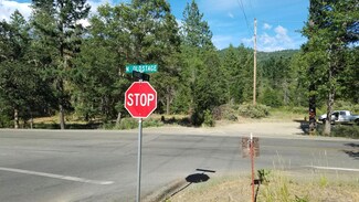 871 & 901 N Old Stage Rd, Cave Junction, OR 97523