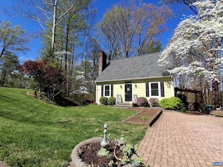 621 Harris Rd, Charlottesville, VA 22902