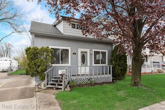 310 Massoit St, Clawson, MI 48017