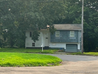 2 Heather Rd, Hamden, CT 06518