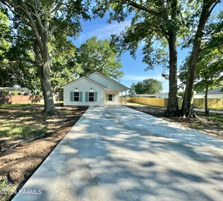 12546 Emner Abshire Rd, Maurice, LA 70555