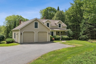 61 Crestview Ln, Brunswick, ME 04011