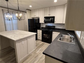 227 Devonshire Dr Unit 227, Dimondale, MI 48821
