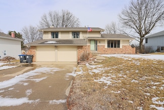 225 Kingsridge Dr, Council Bluffs, IA 51503