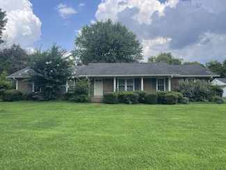 136 W Clearview Dr, Murfreesboro, TN 37128