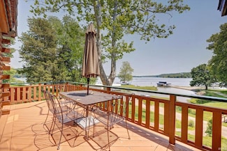 8015 N Lakeview Dr, Unionville, IN 47468