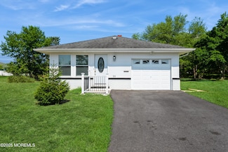 11 Saint Pierri Ct, Toms River, NJ 08757