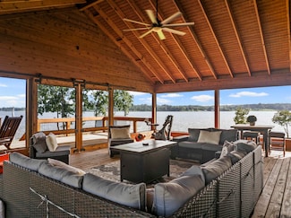 215 Rocky Point Rd, Mount Vernon, TX 75457