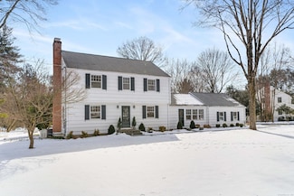 1569 Brookside Dr, Fairfield, CT 06824