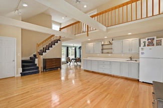 27 Pollard Dr, Millis, MA 02054