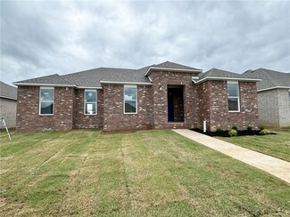 4816 W Sturgeon St, Fayetteville, AR 72704