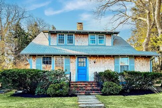 70 Tashmoo Ave, Vineyard Haven, MA 02568