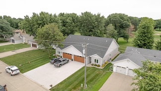 1018 S Emerald Hills Dr, Arnolds Park, IA 51331