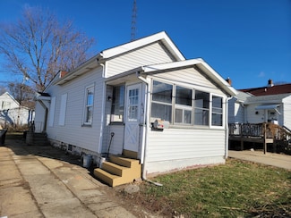 406 E Oakland Ave, Bloomington, IL 61701