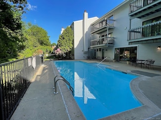 73 Riverside Ave Unit 3B, Stamford, CT 06905