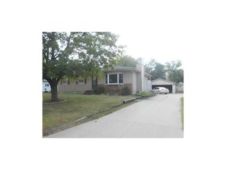903 Maplewood Dr, Center Point, IA 52213